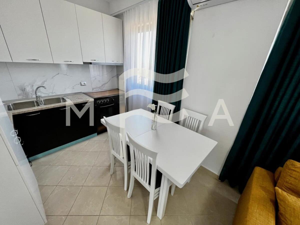 Apartment Skyline 574 *